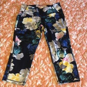 Old Navy Active Capri leggings size L
